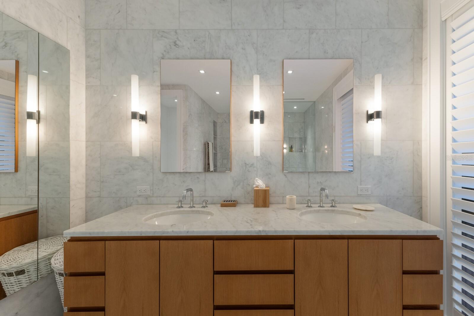 D6139748 Property Photo