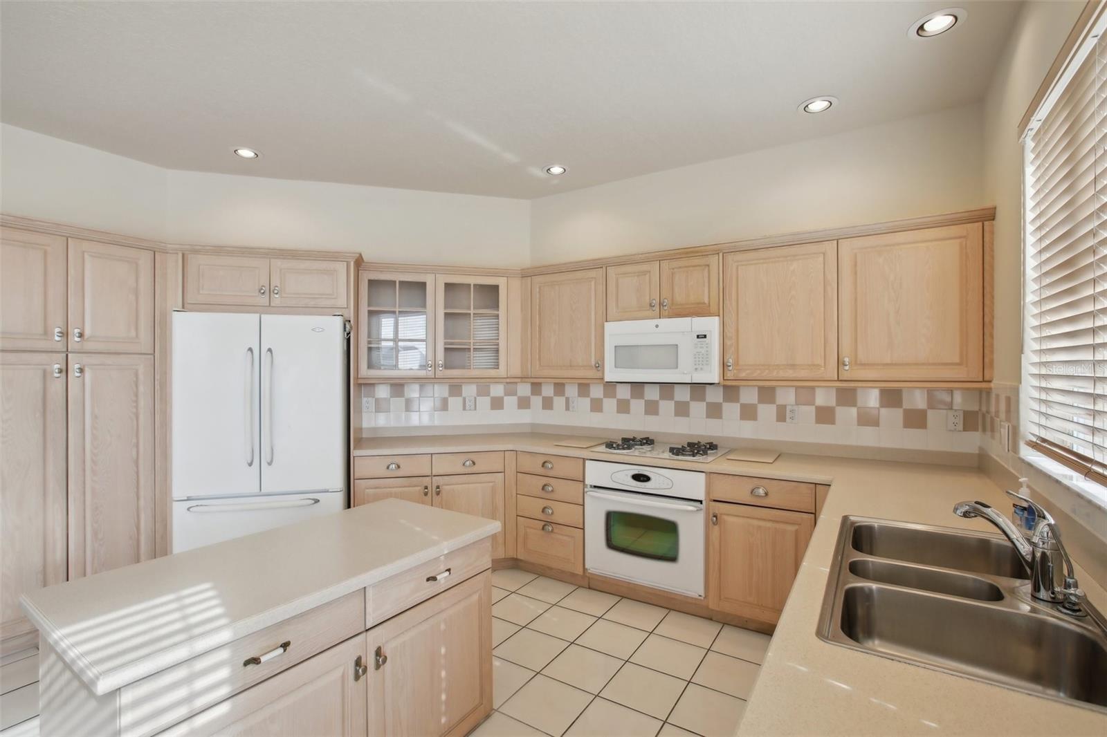 1637 SAND KEY ESTATES CT, CLEARWATER BEACH, FL, 33767