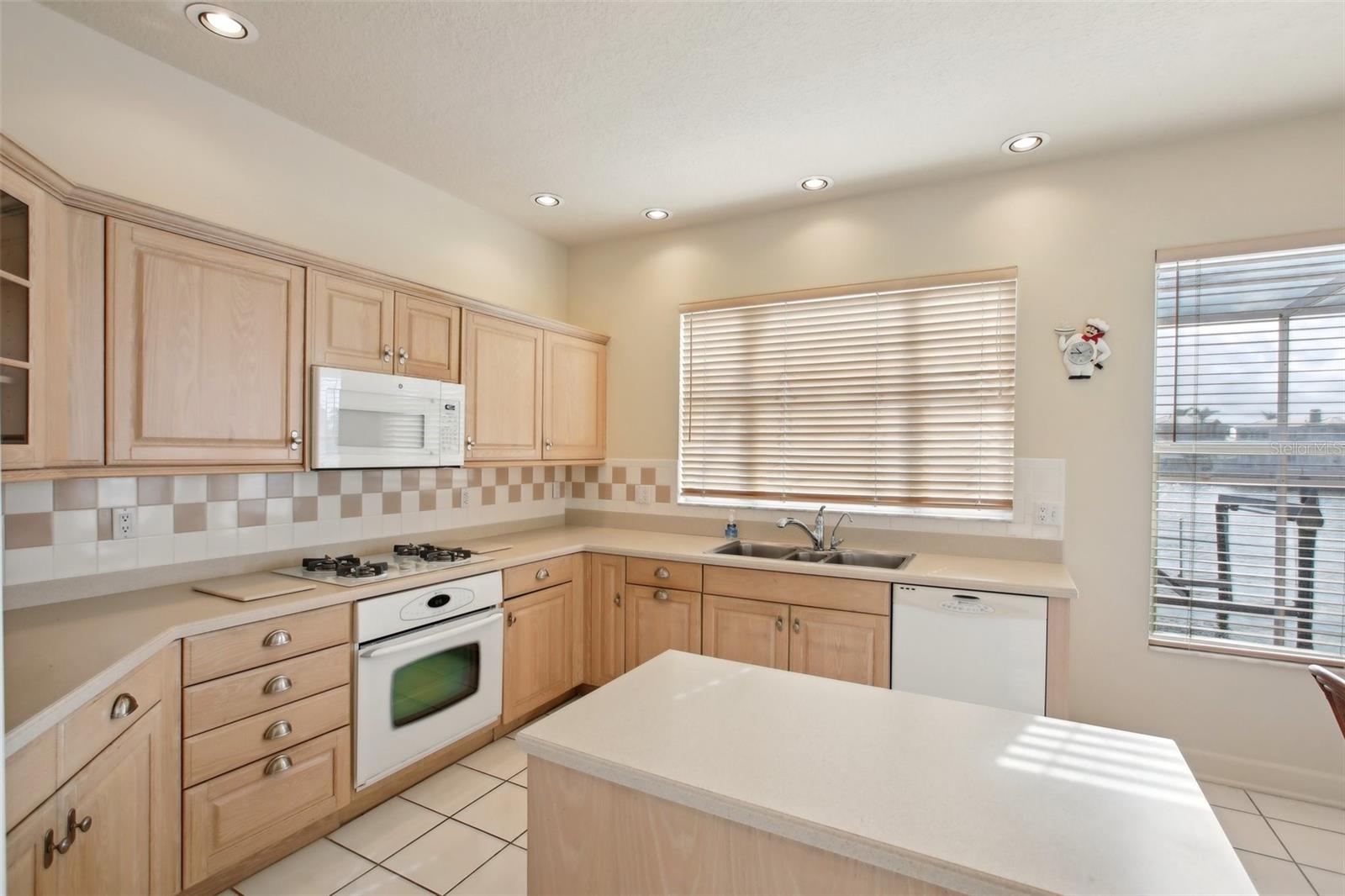 1637 SAND KEY ESTATES CT, CLEARWATER BEACH, FL, 33767