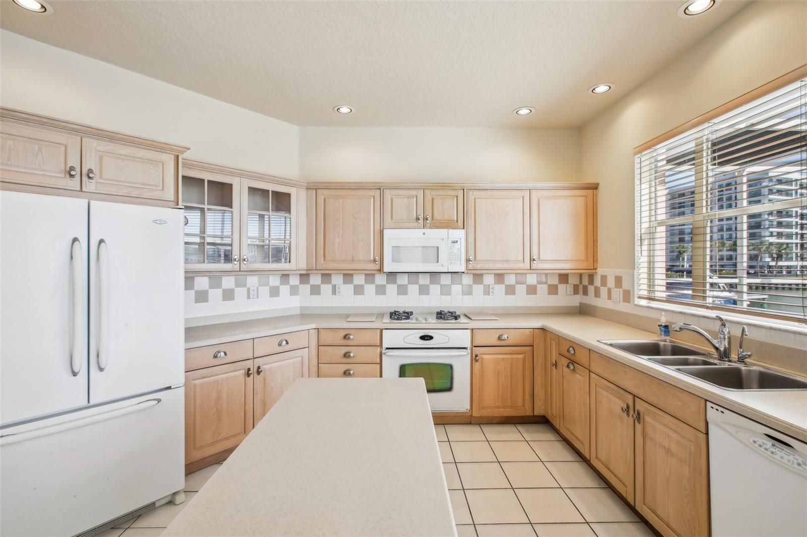 1637 SAND KEY ESTATES CT, CLEARWATER BEACH, FL, 33767