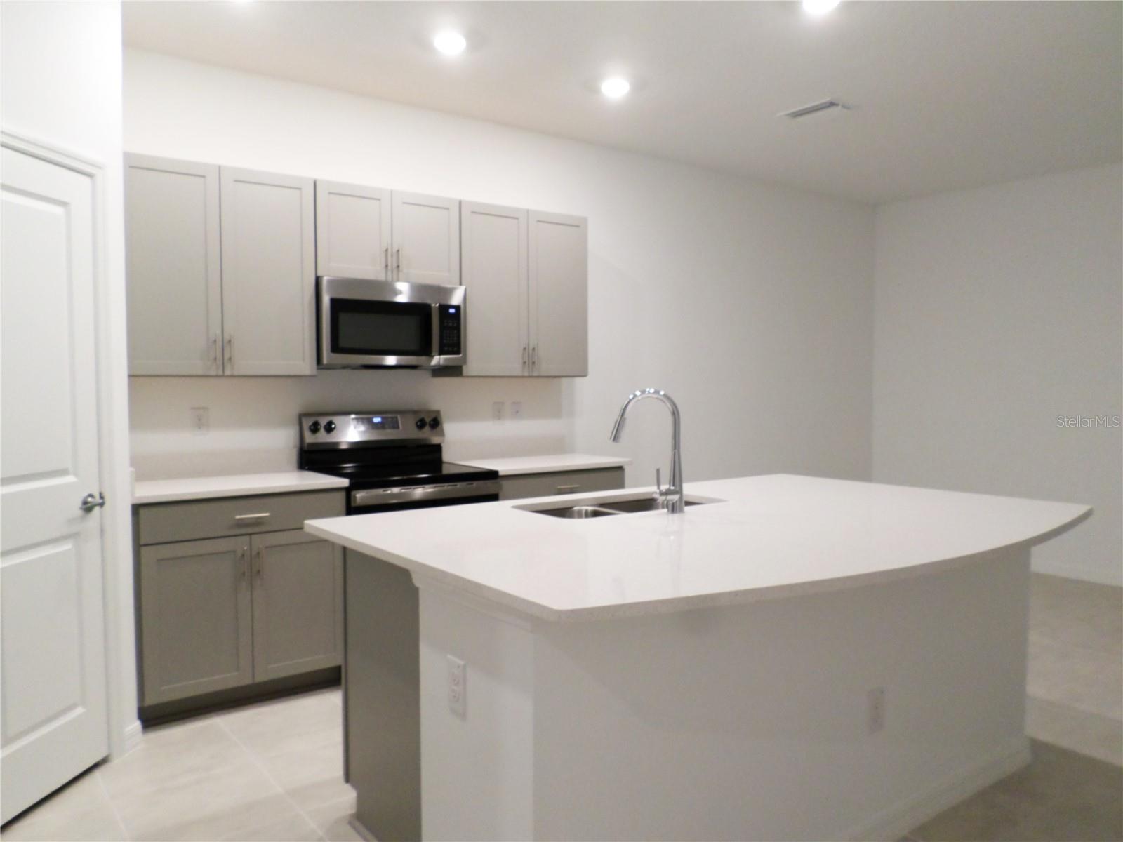2198 HALLIER CV, WESLEY CHAPEL, FL, 33543