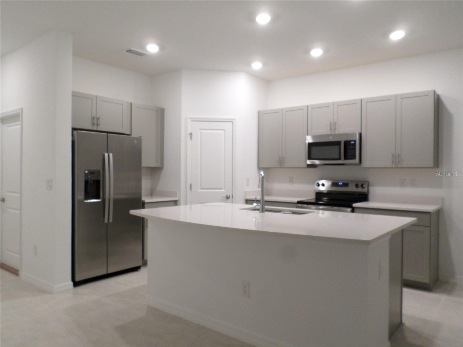 2198 HALLIER CV, WESLEY CHAPEL, FL, 33543