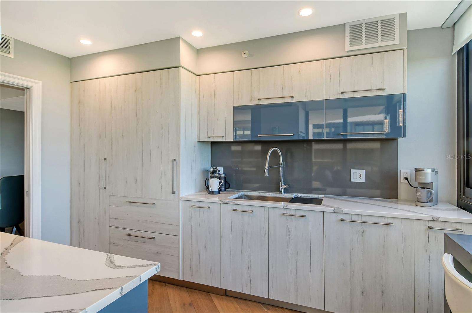 575 SANCTUARY DR #A303, LONGBOAT KEY, FL, 34228