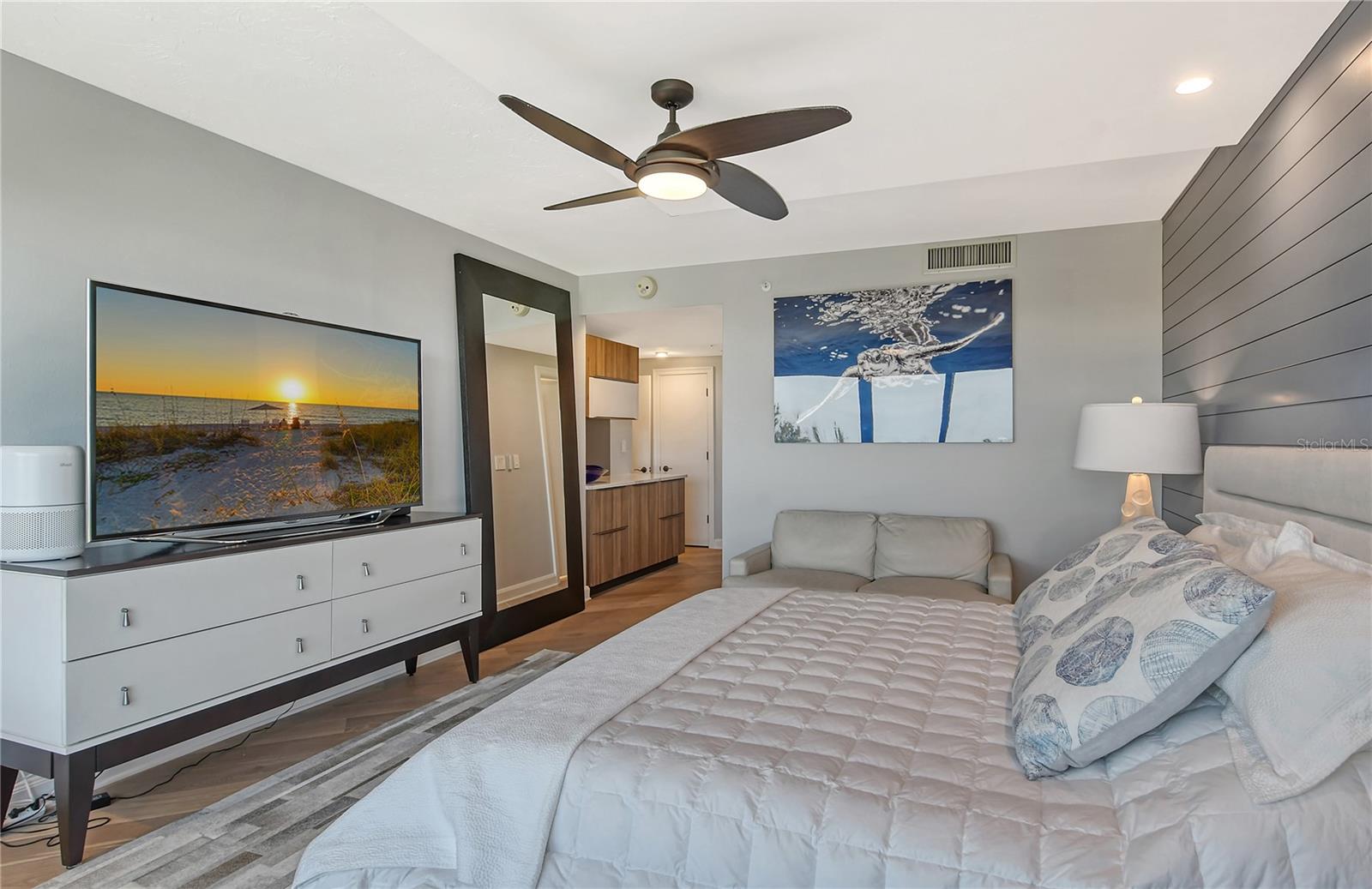 575 SANCTUARY DR #A303, LONGBOAT KEY, FL, 34228