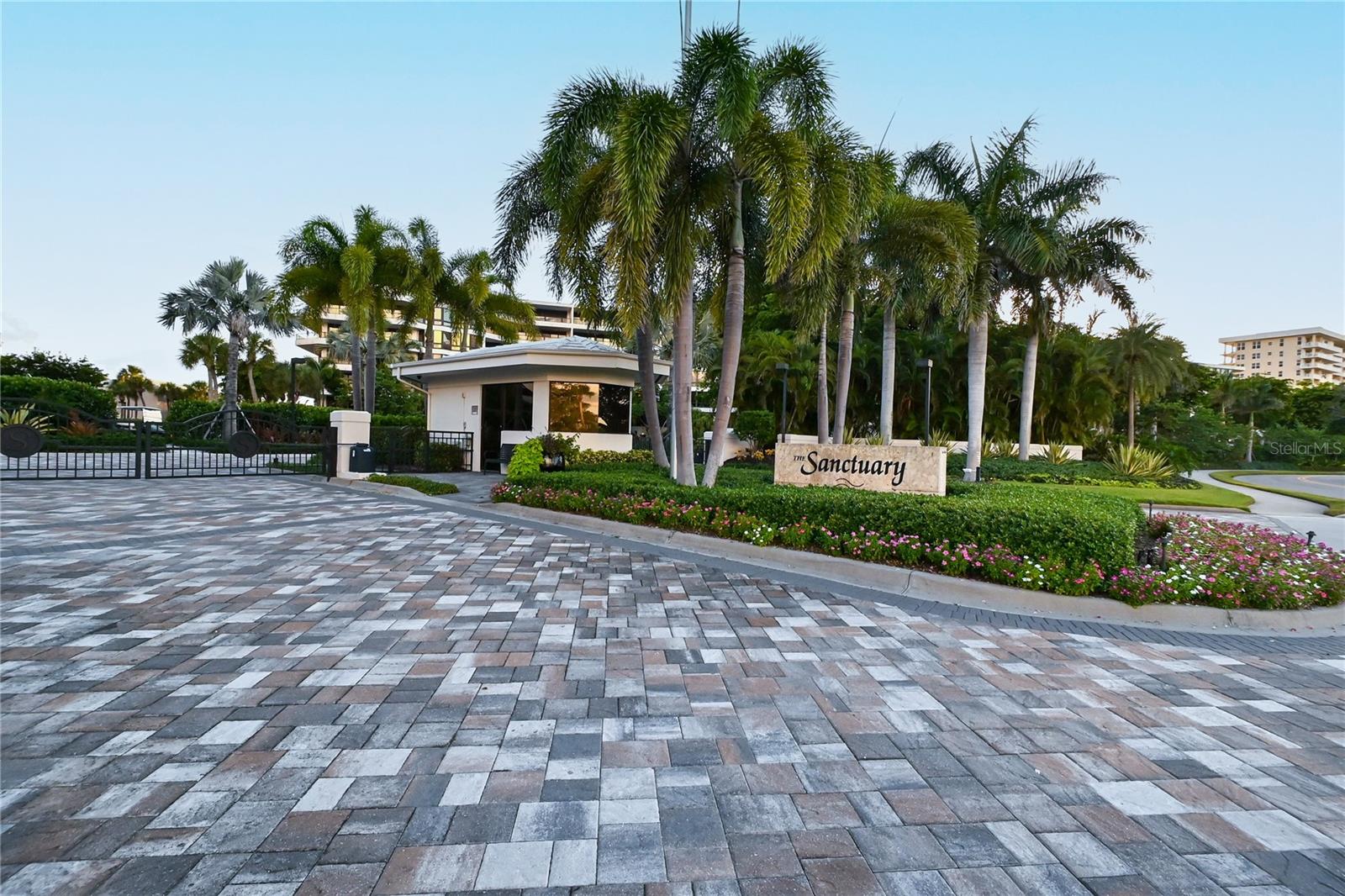 575 SANCTUARY DR #A303, LONGBOAT KEY, FL, 34228