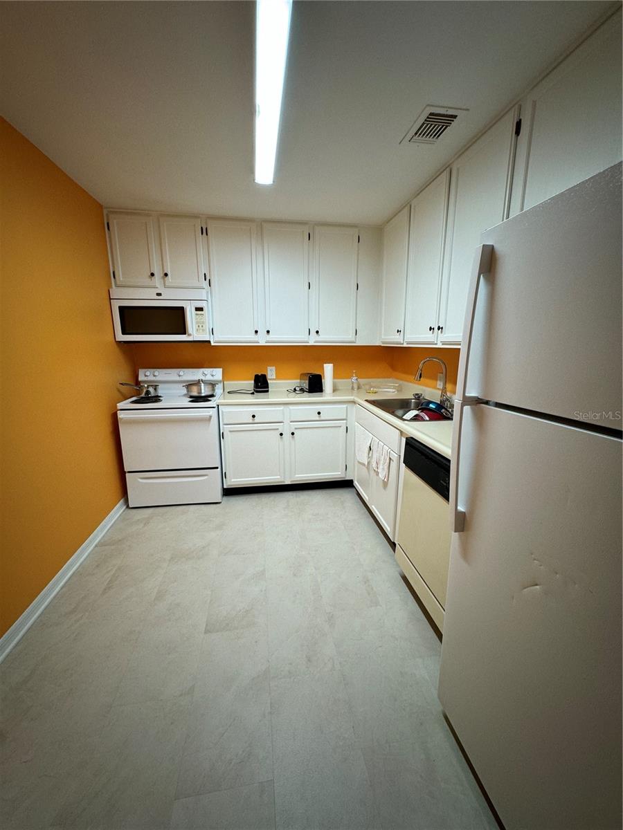 4136 VERSAILLES DR #4136D, ORLANDO, FL, 32808