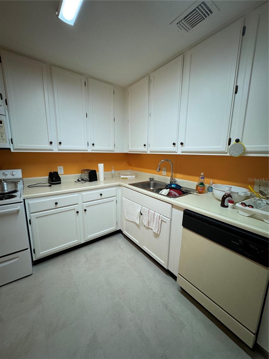 4136 VERSAILLES DR #4136D, ORLANDO, FL, 32808