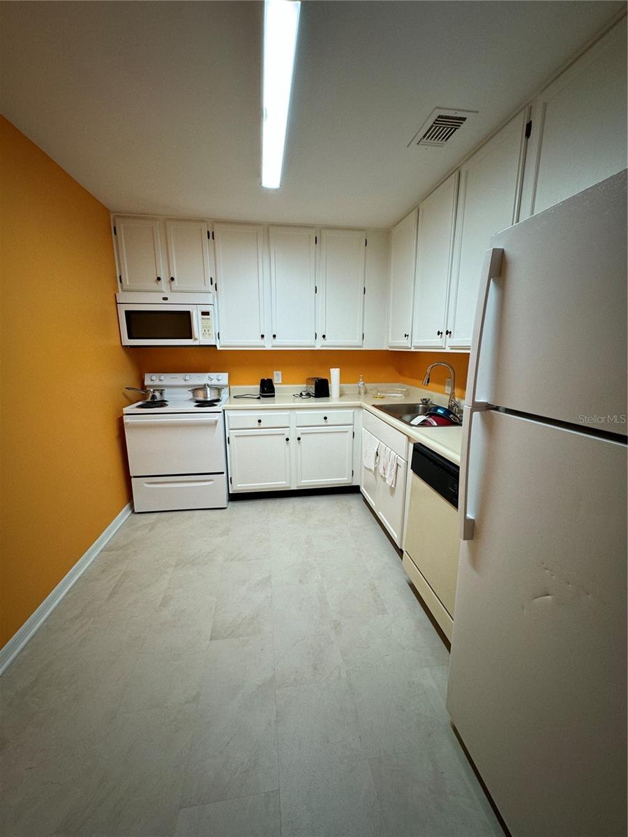 4136 VERSAILLES DR #4136D, ORLANDO, FL, 32808