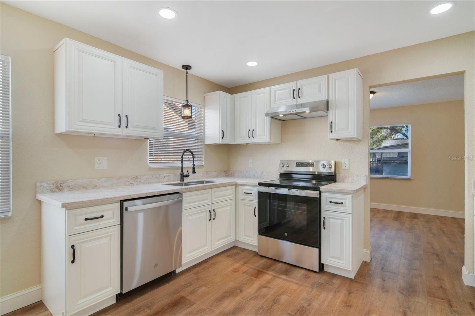 1933 CORNELIA DR, EUSTIS, FL, 32726