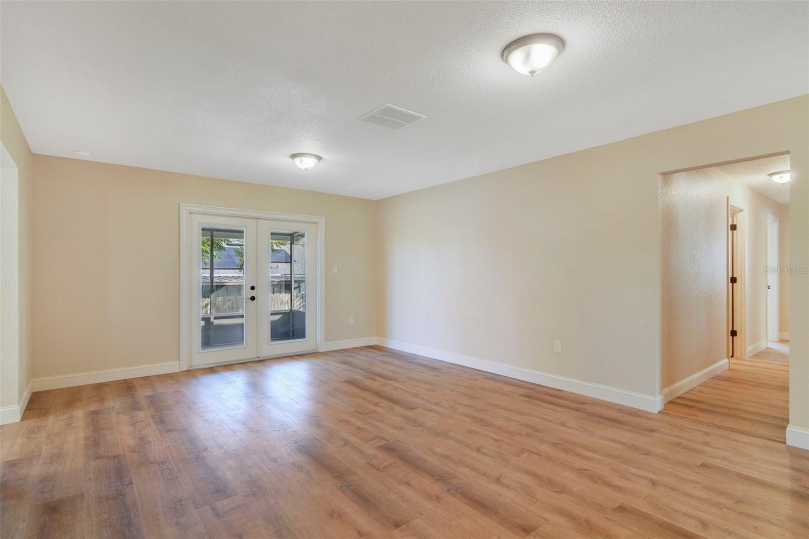 1933 CORNELIA DR, EUSTIS, FL, 32726