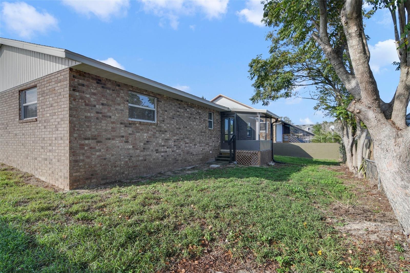 1933 CORNELIA DR, EUSTIS, FL, 32726