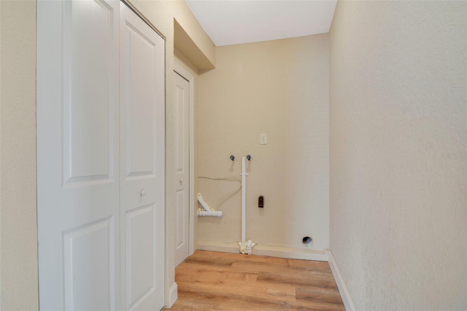 1933 CORNELIA DR, EUSTIS, FL, 32726