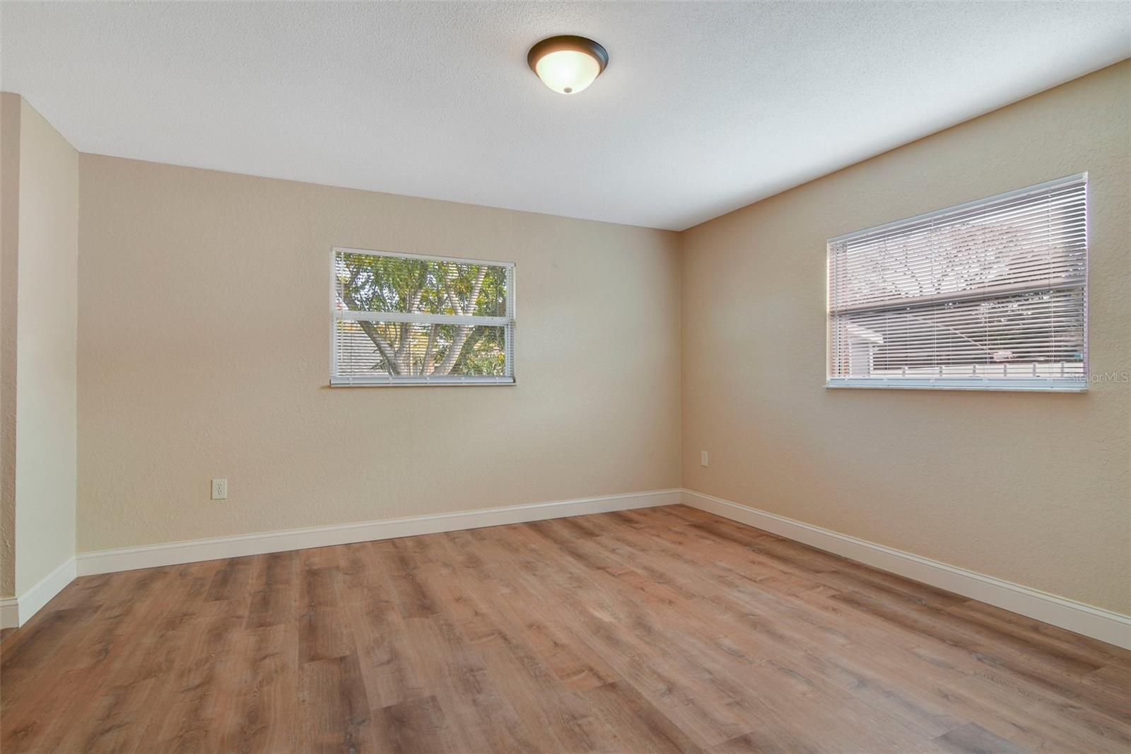 1933 CORNELIA DR, EUSTIS, FL, 32726