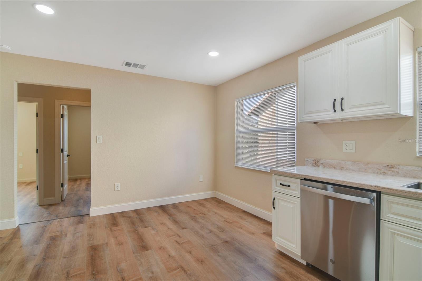 1933 CORNELIA DR, EUSTIS, FL, 32726