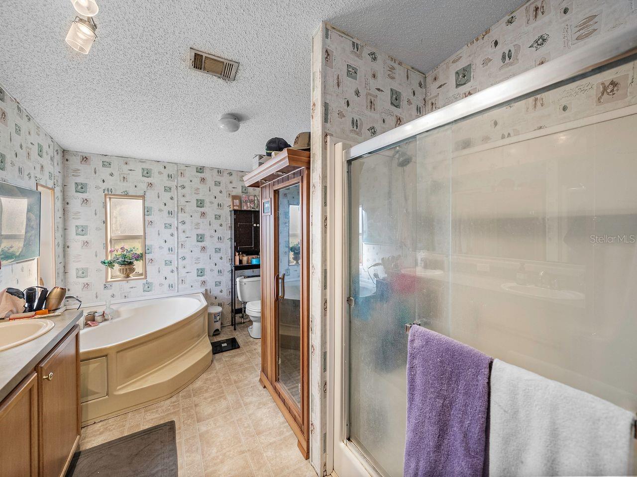 11404 LITHIA PINECREST RD, LITHIA, FL, 33547