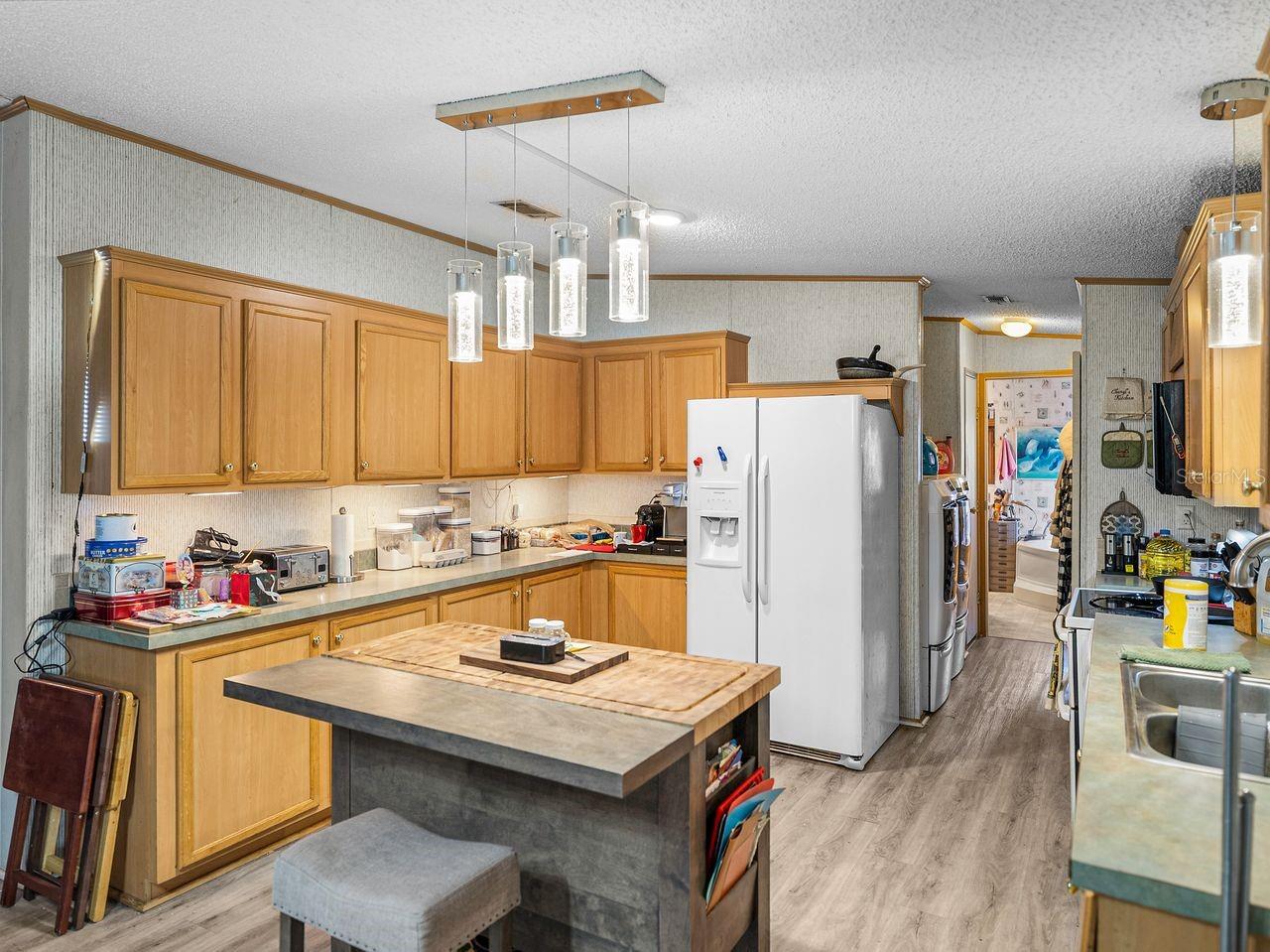 11404 LITHIA PINECREST RD, LITHIA, FL, 33547