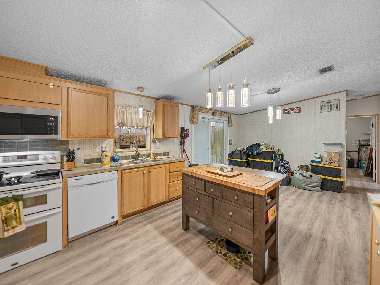 11404 LITHIA PINECREST RD, LITHIA, FL, 33547