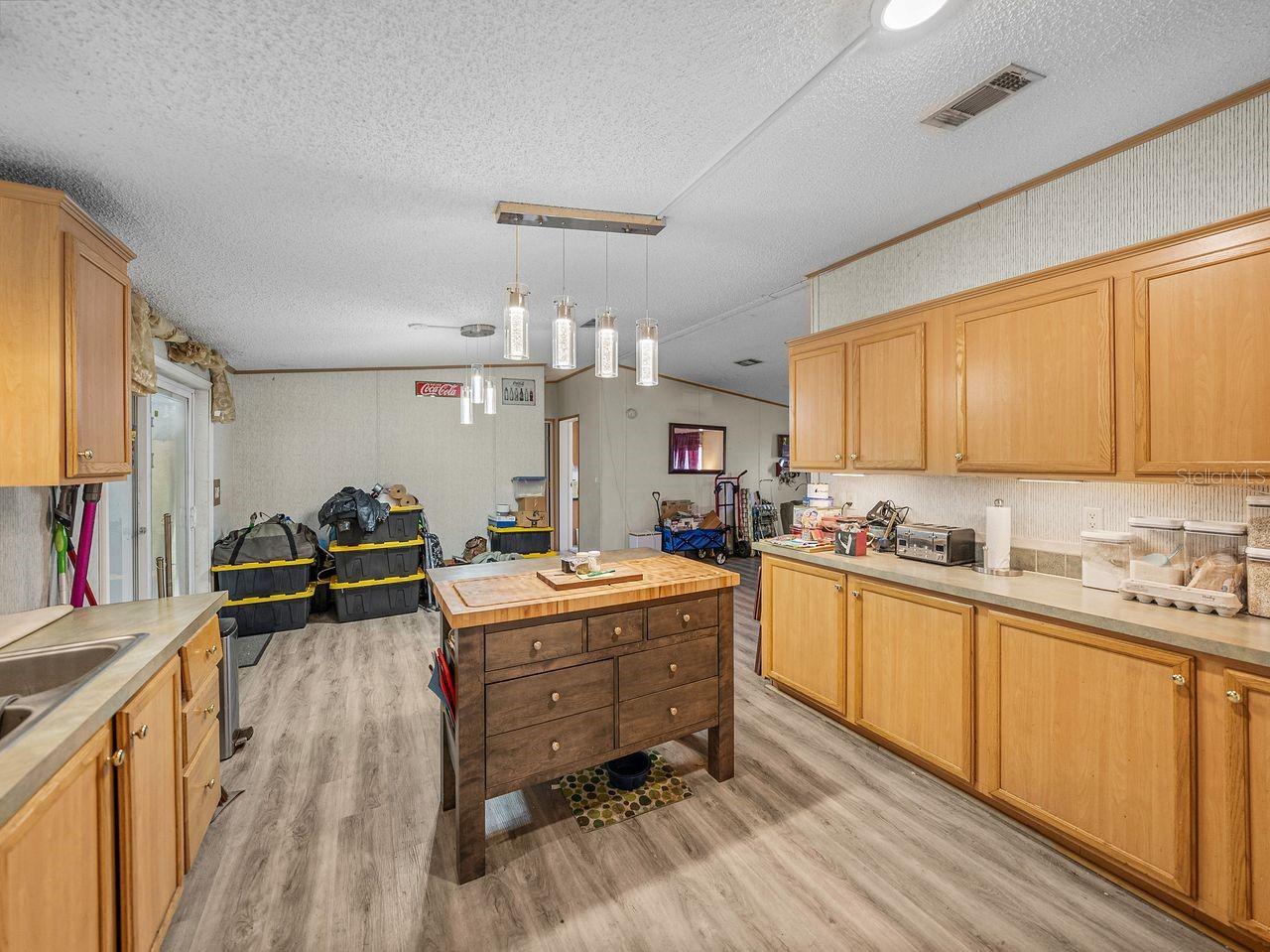 11404 LITHIA PINECREST RD, LITHIA, FL, 33547