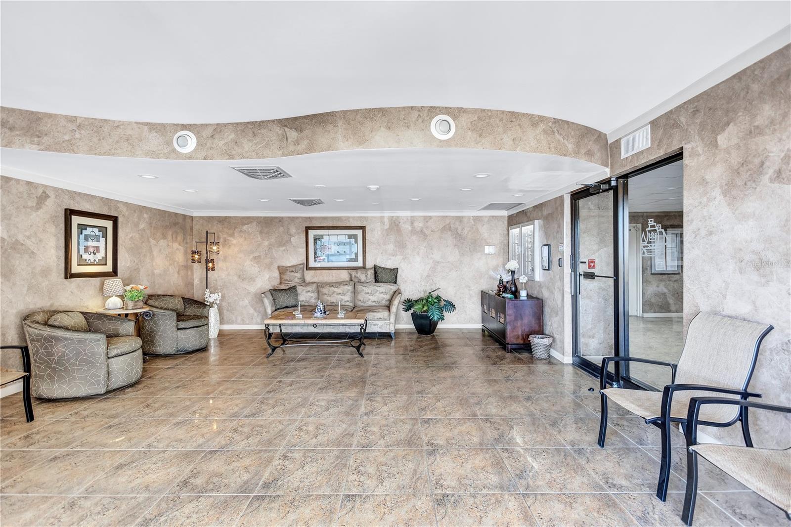 19029 US HIGHWAY 19 N #9-301, CLEARWATER, FL, 33764