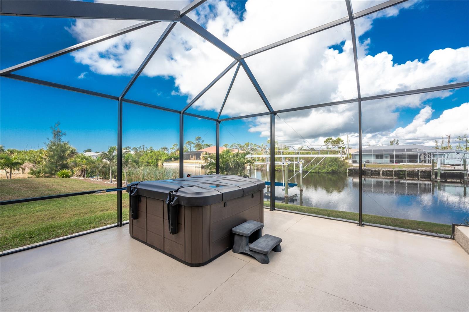 15064 HENNIPEN CIR, PORT CHARLOTTE, FL, 33981