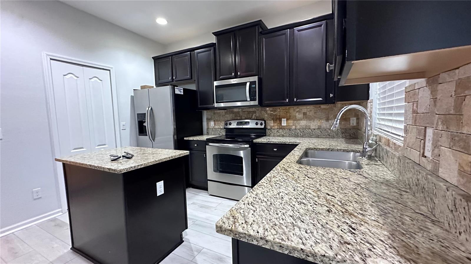 552 JUNIPER SPRINGS DR, GROVELAND, FL, 34736