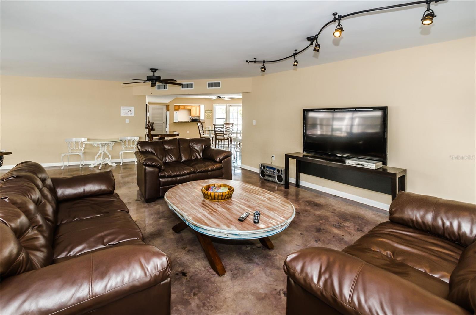 433 S PAULA DR #17, DUNEDIN, FL, 34698