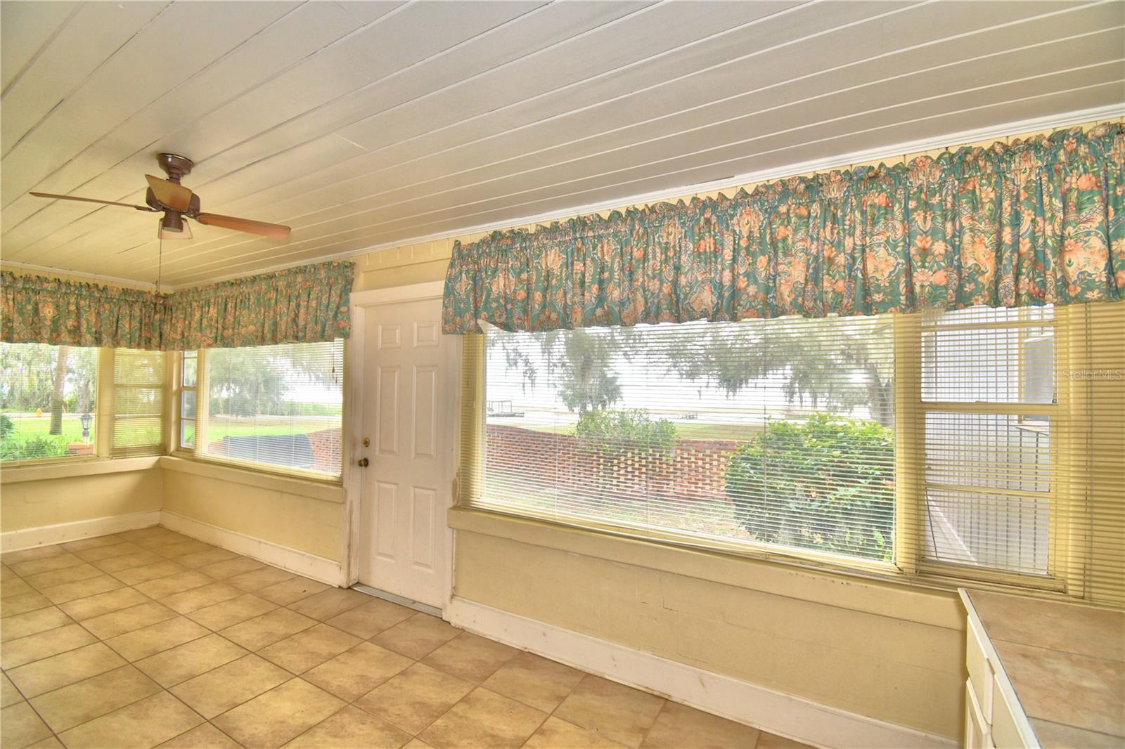 2036 LAKE ARIANA BLVD, AUBURNDALE, FL, 33823