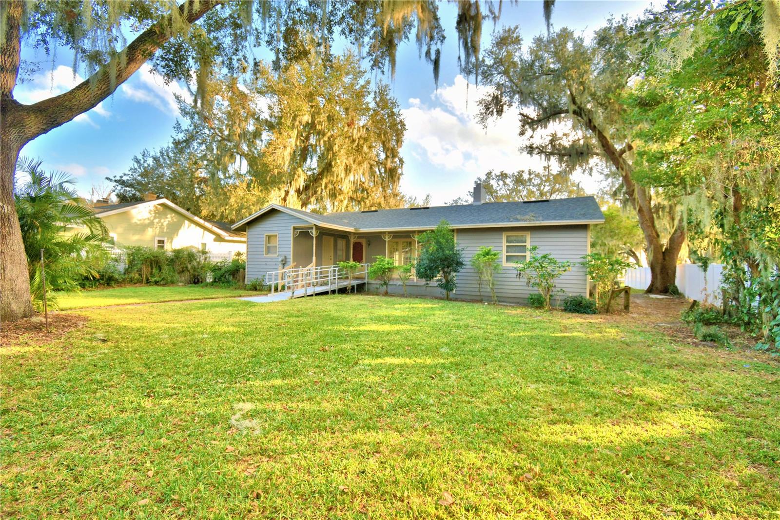 2036 LAKE ARIANA BLVD, AUBURNDALE, FL, 33823