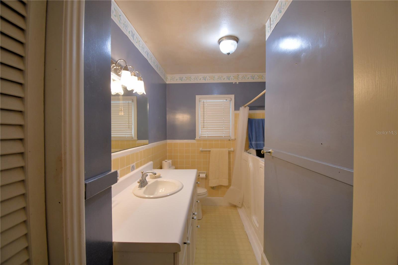 2036 LAKE ARIANA BLVD, AUBURNDALE, FL, 33823