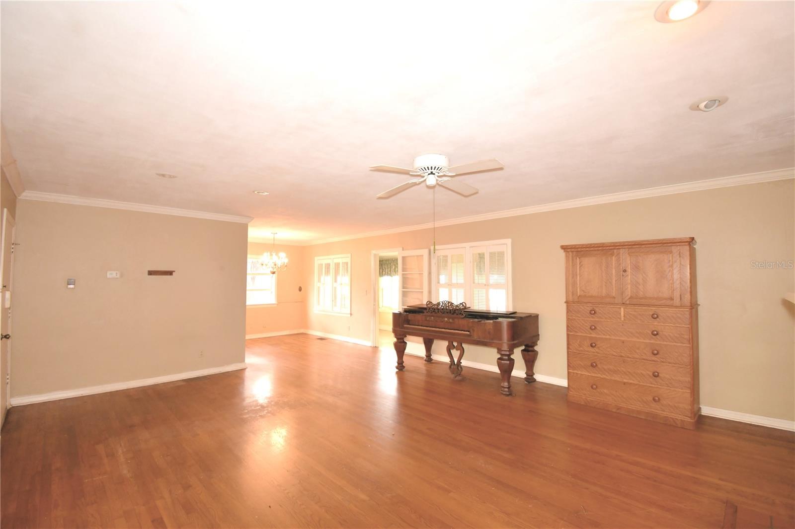 2036 LAKE ARIANA BLVD, AUBURNDALE, FL, 33823