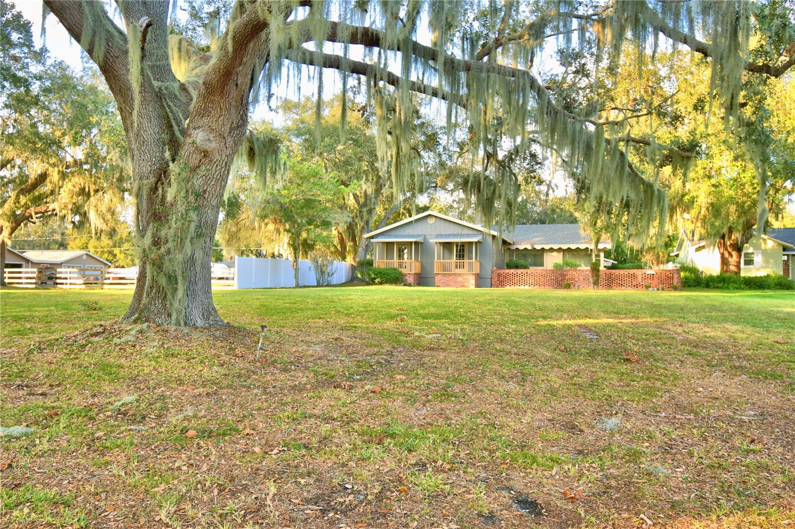 2036 LAKE ARIANA BLVD, AUBURNDALE, FL, 33823