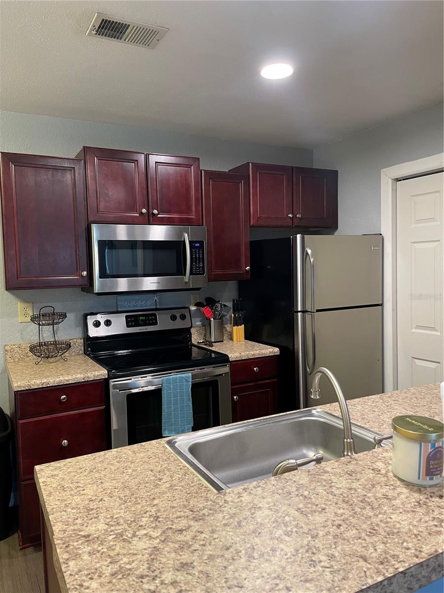 10265 GANDY BLVD N #1001, ST PETERSBURG, FL, 33702