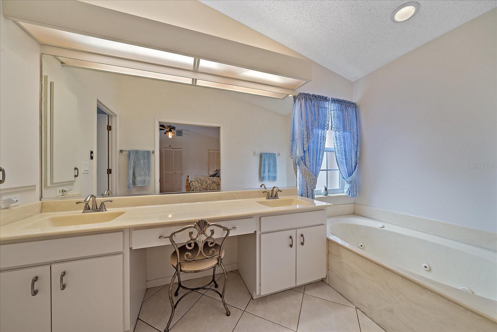 4327 MARCOTT CIR, SARASOTA, FL, 34233