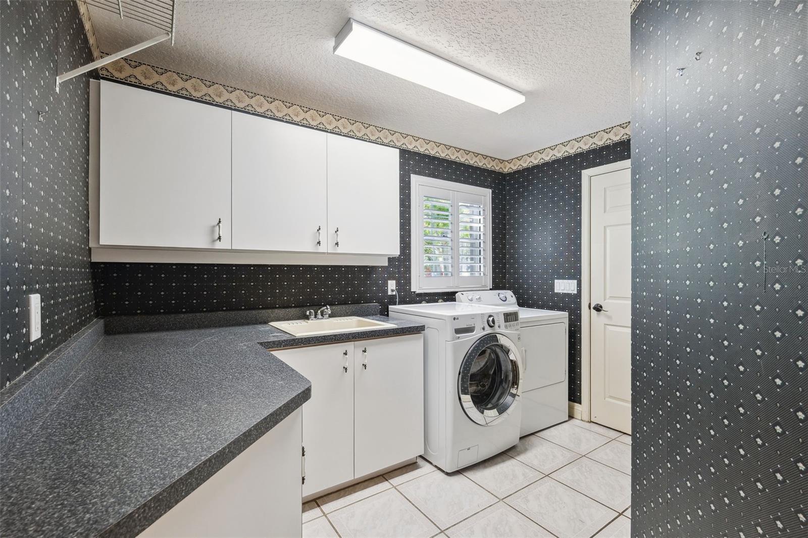 1388 BRIGHTWATERS BLVD NE, ST PETERSBURG, FL, 33704