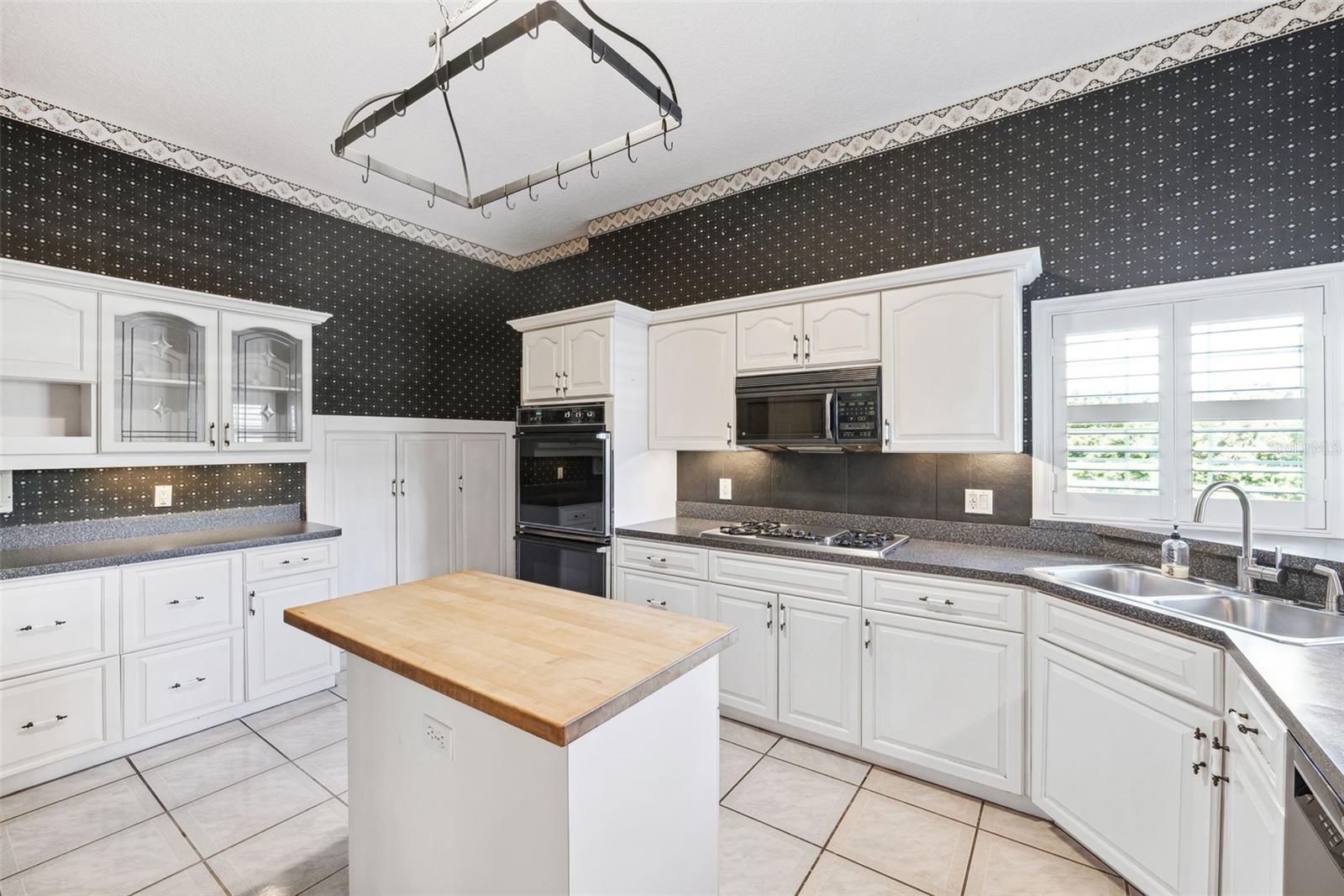 1388 BRIGHTWATERS BLVD NE, ST PETERSBURG, FL, 33704