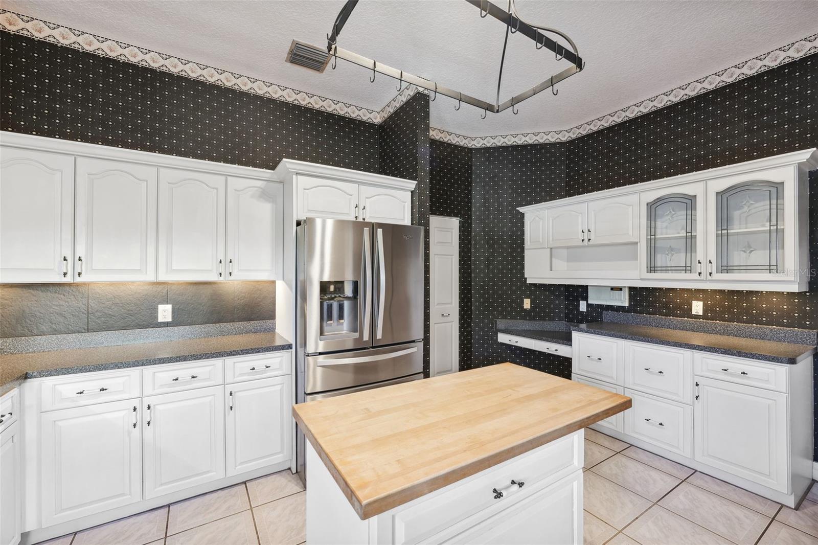 1388 BRIGHTWATERS BLVD NE, ST PETERSBURG, FL, 33704