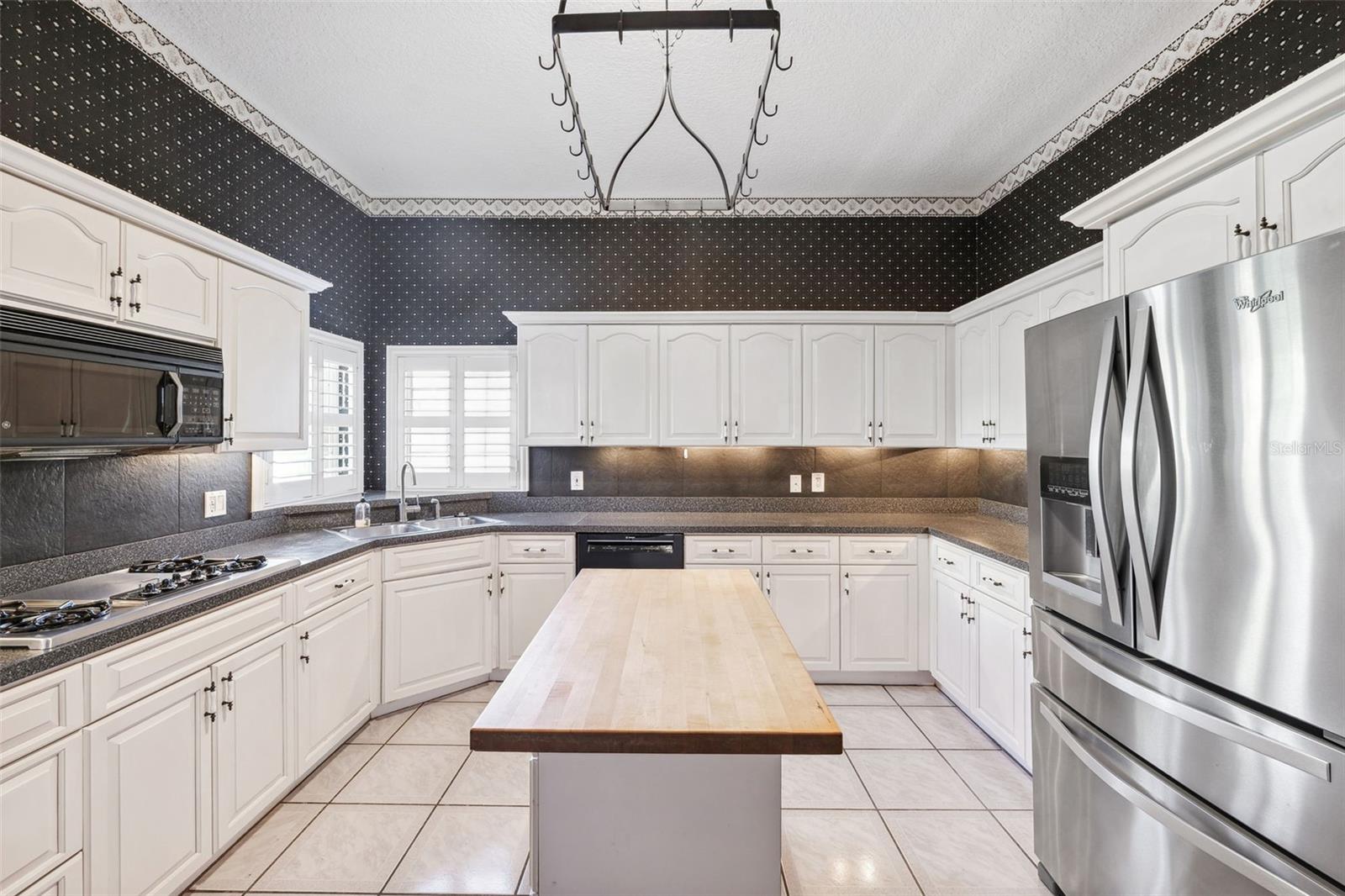 1388 BRIGHTWATERS BLVD NE, ST PETERSBURG, FL, 33704