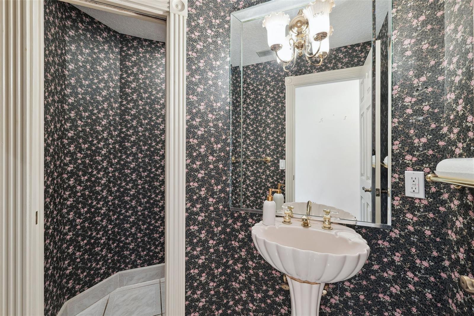 1388 BRIGHTWATERS BLVD NE, ST PETERSBURG, FL, 33704