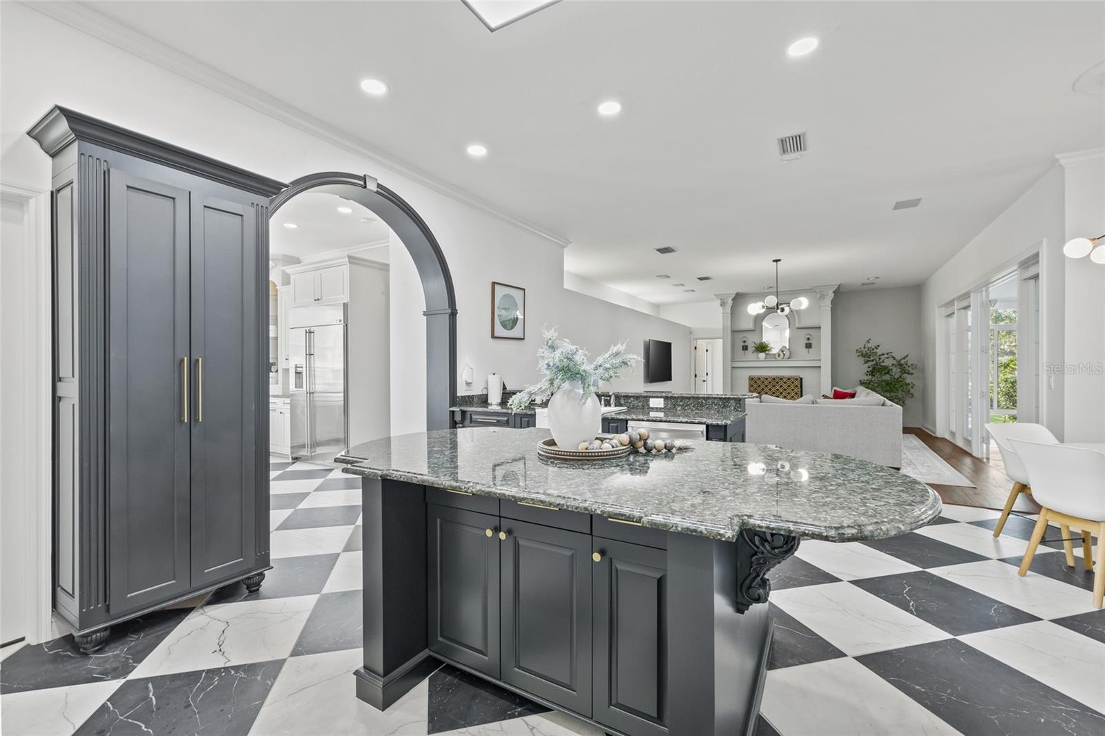 10411 PINE AVE, RIVERVIEW, FL, 33578