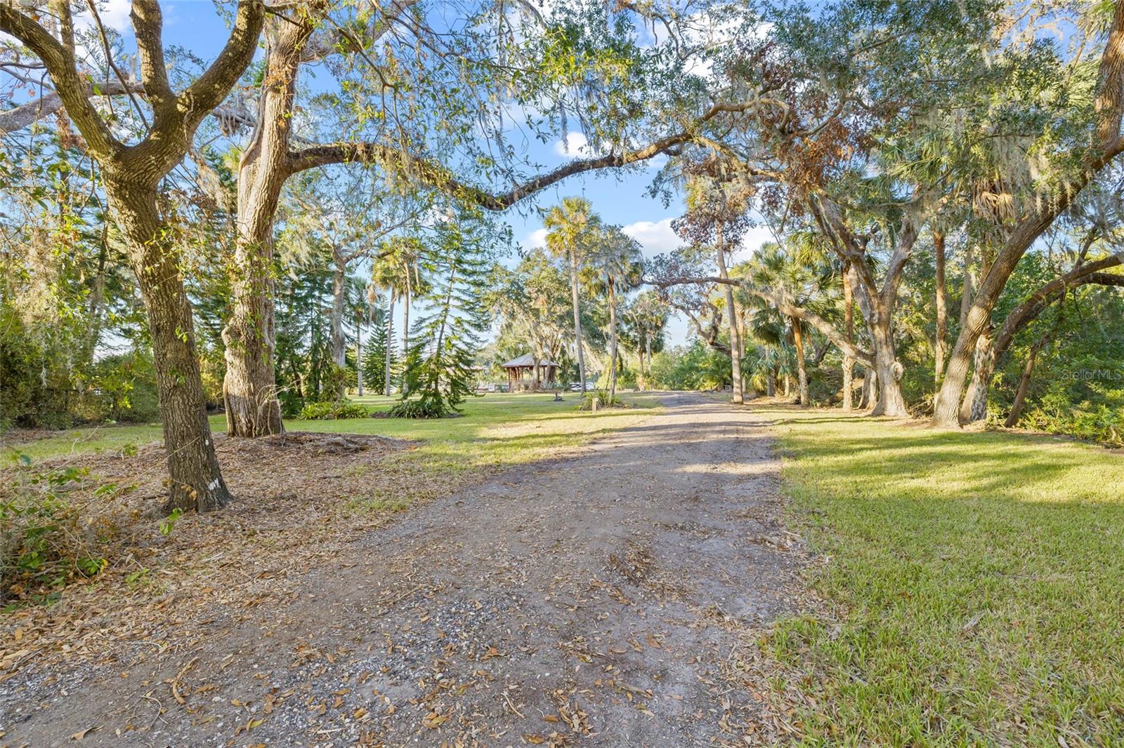 10411 PINE AVE, RIVERVIEW, FL, 33578