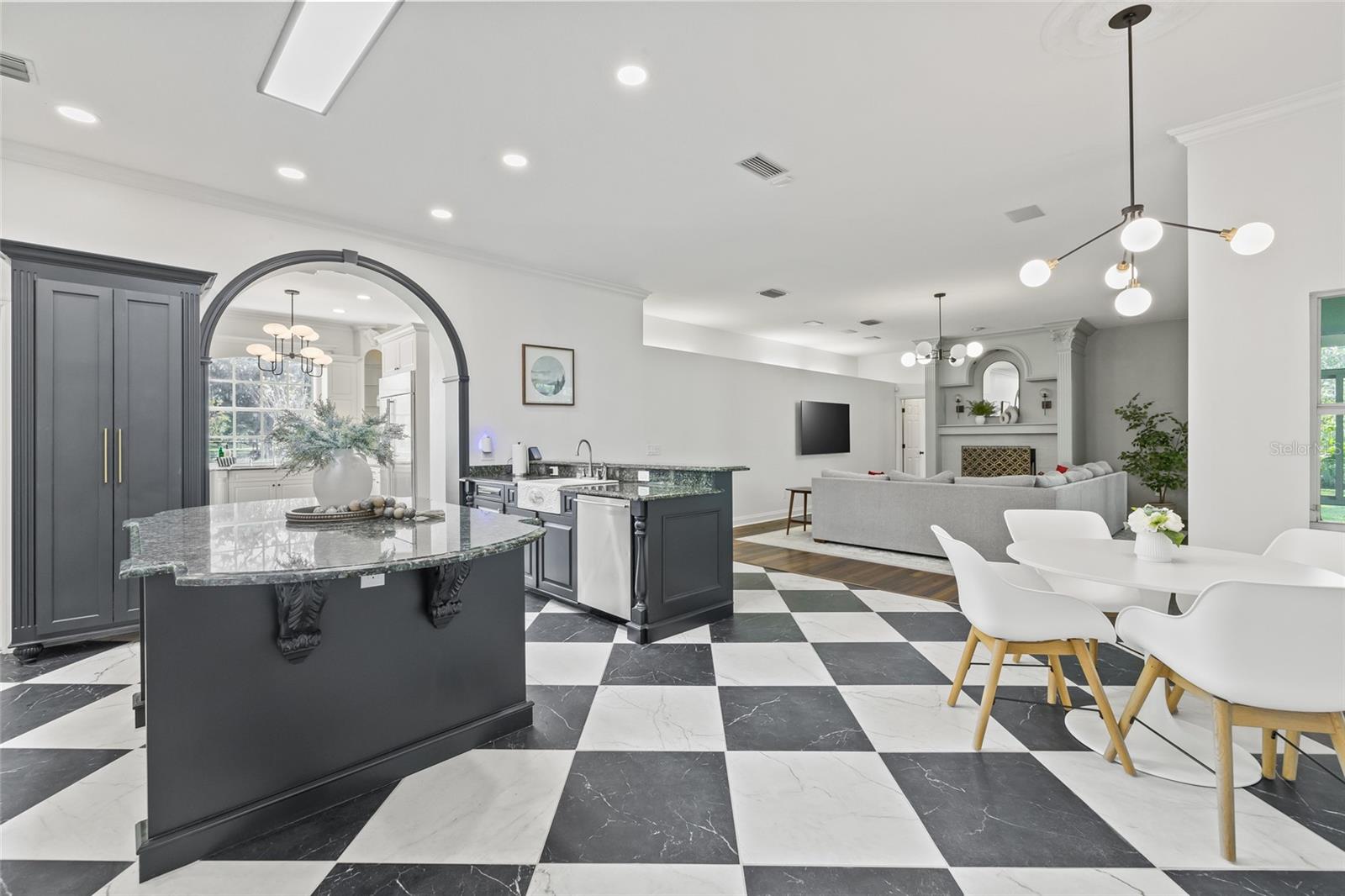 10411 PINE AVE, RIVERVIEW, FL, 33578