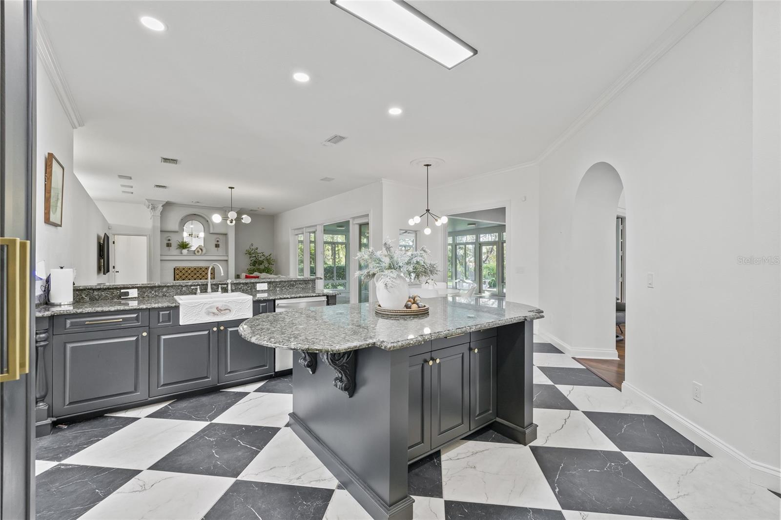 10411 PINE AVE, RIVERVIEW, FL, 33578