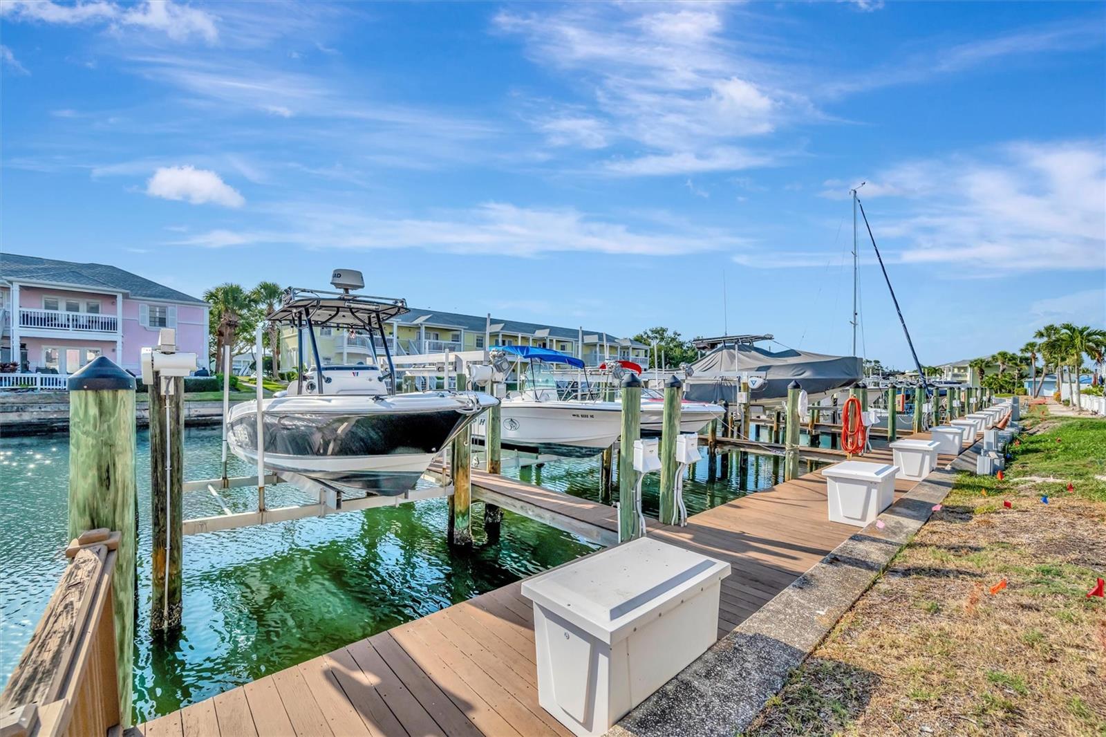 4827 COQUINA KEY DR SE #B, ST PETERSBURG, FL, 33705