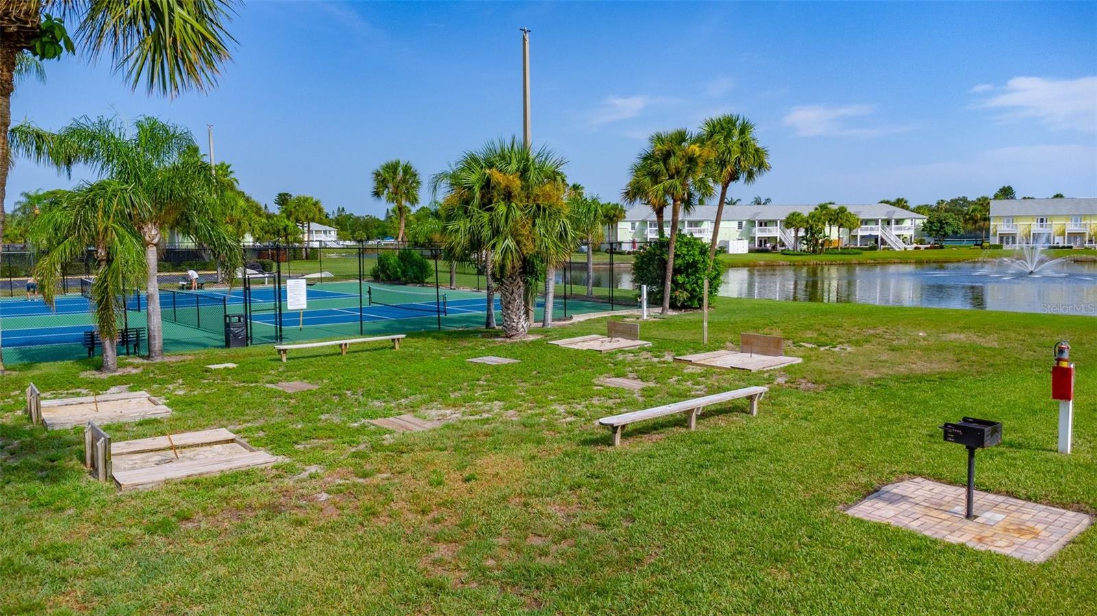 4827 COQUINA KEY DR SE #B, ST PETERSBURG, FL, 33705