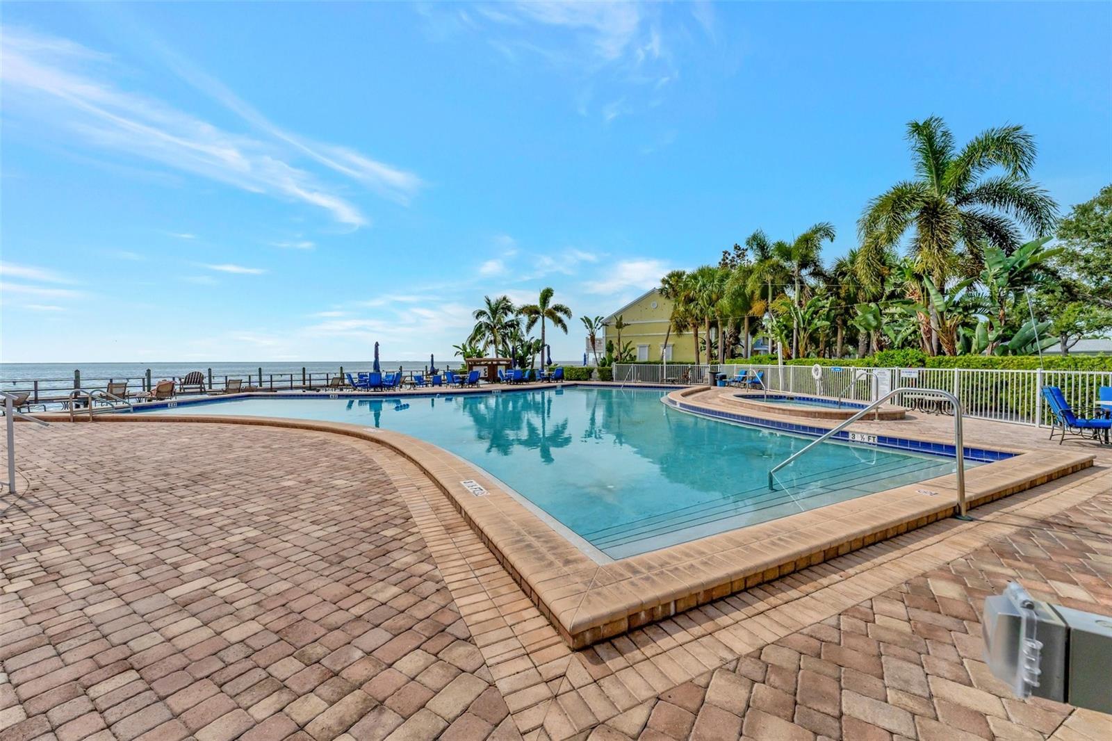 4827 COQUINA KEY DR SE #B, ST PETERSBURG, FL, 33705