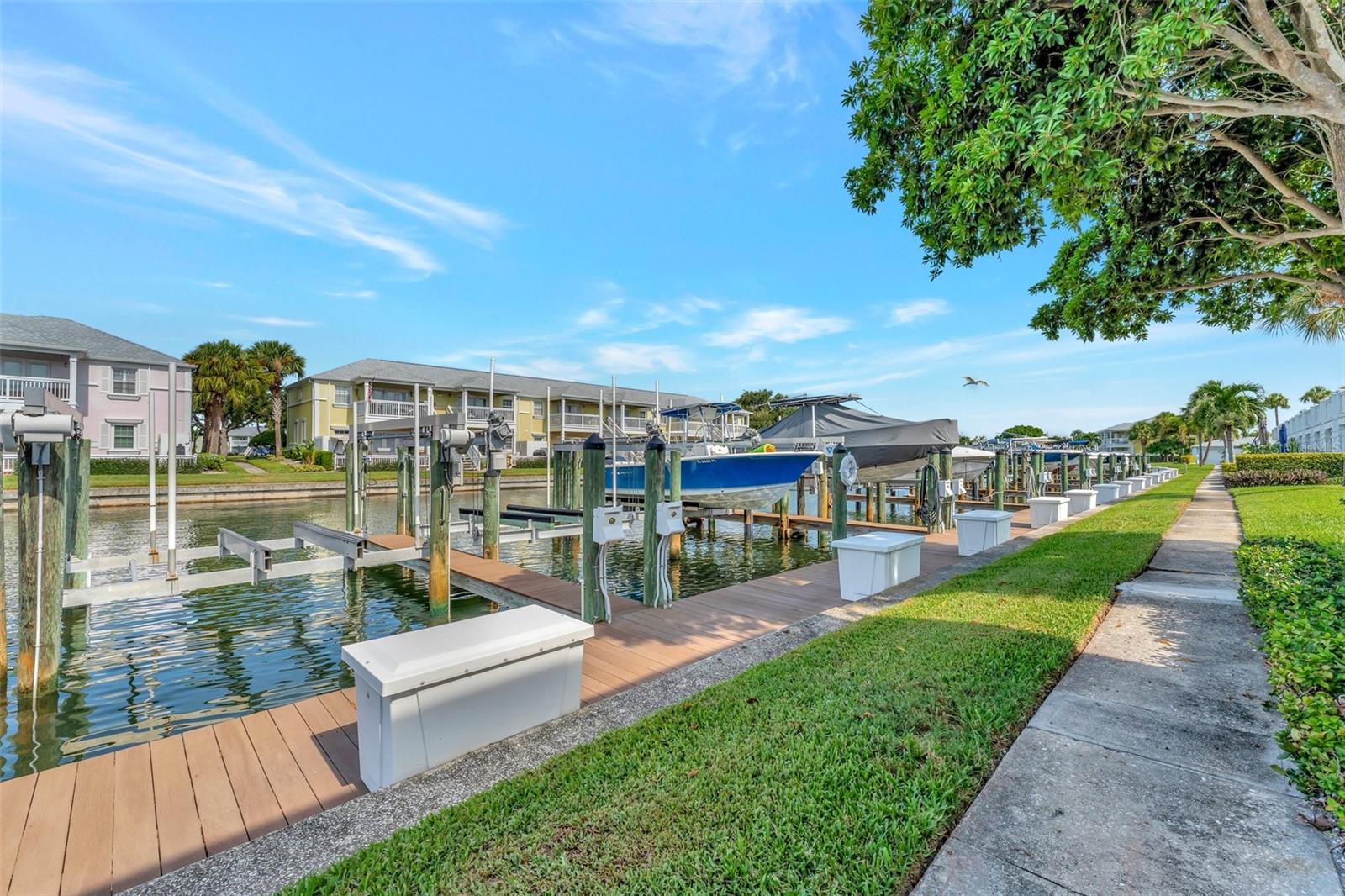 4827 COQUINA KEY DR SE #B, ST PETERSBURG, FL, 33705