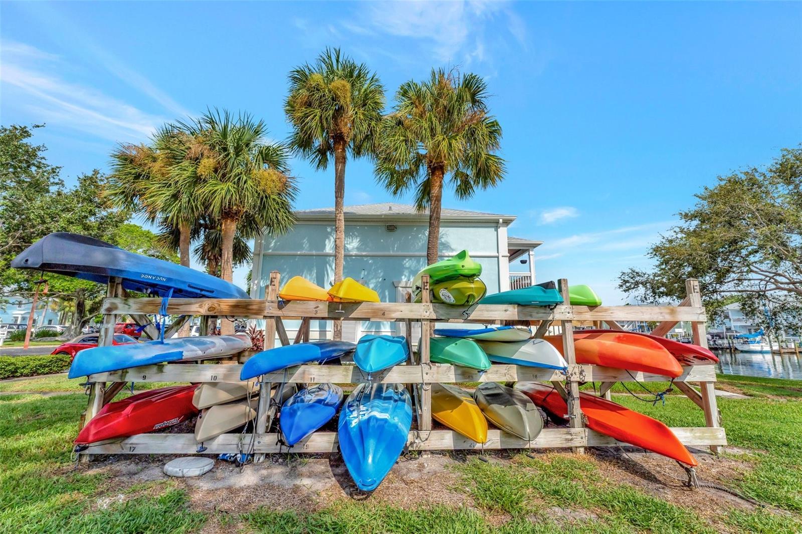 4827 COQUINA KEY DR SE #B, ST PETERSBURG, FL, 33705