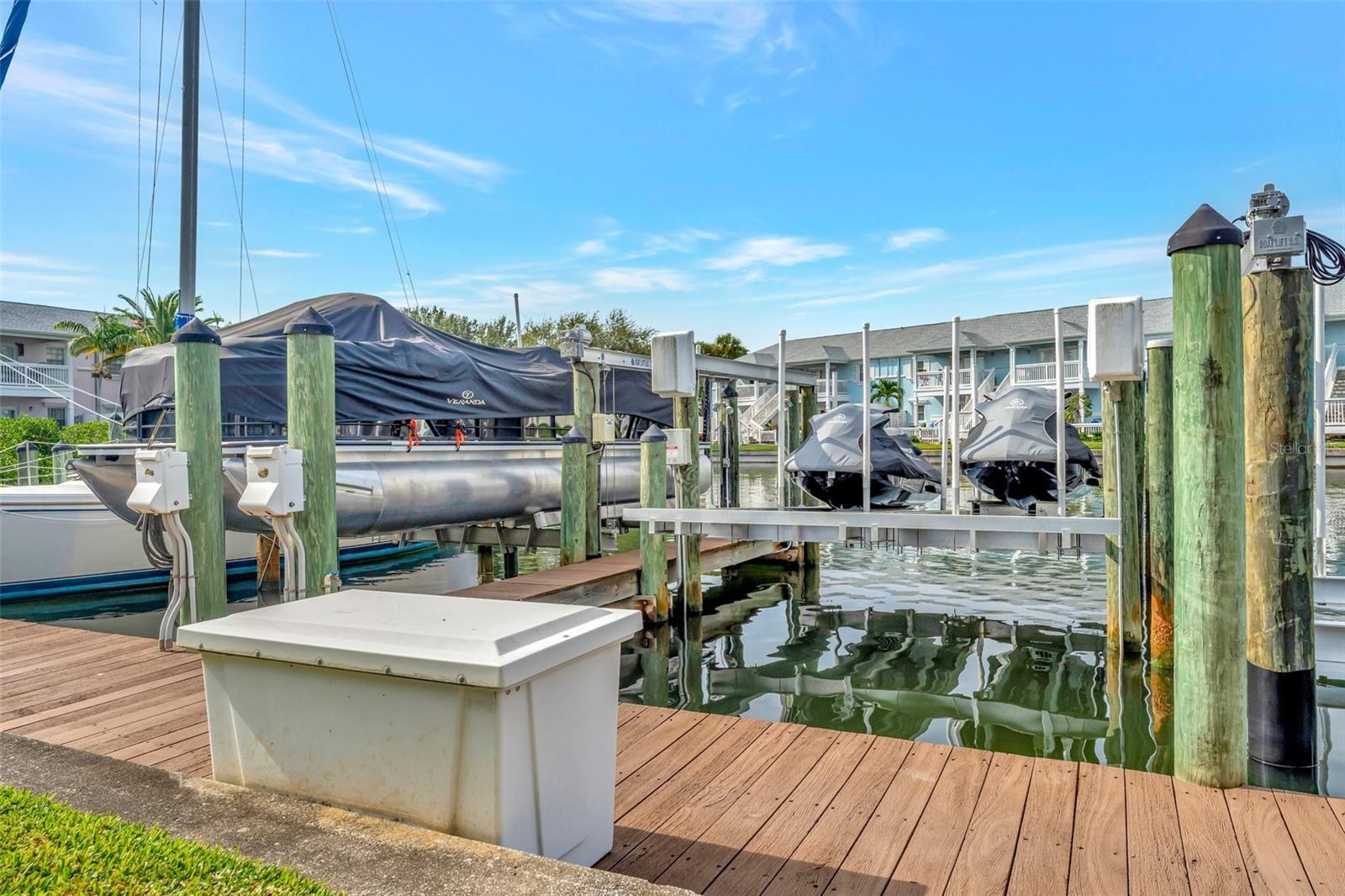 4827 COQUINA KEY DR SE #B, ST PETERSBURG, FL, 33705