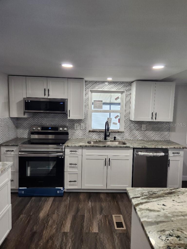 34325 COUNTRY BREEZE AVE, WESLEY CHAPEL, FL, 33543