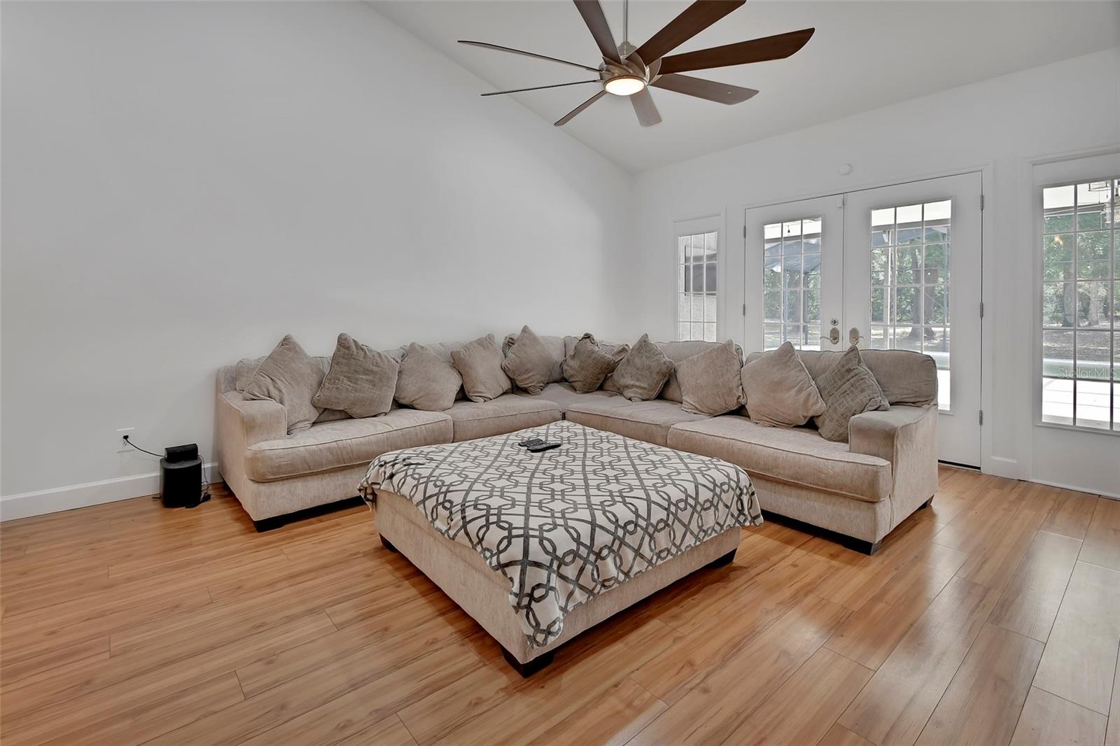 955 N RIDGEWOOD AVE, DELAND, FL, 32720